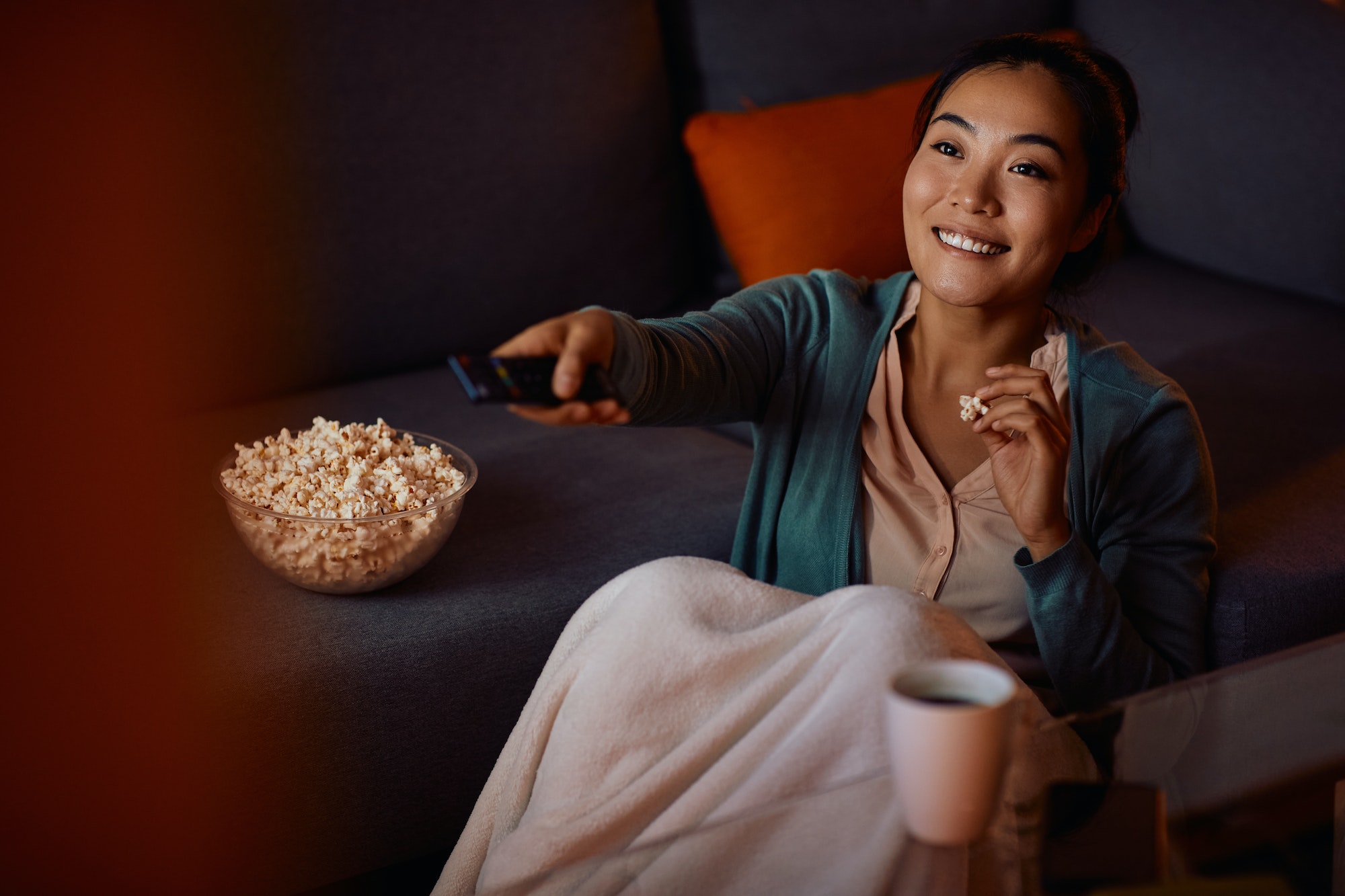 Comment manger devant la télé sans prendre de poids (ou pas)