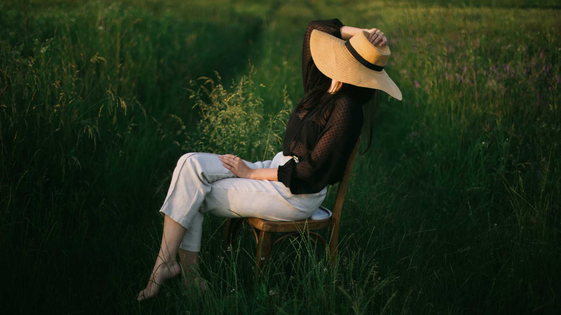 Femme dans un champs 