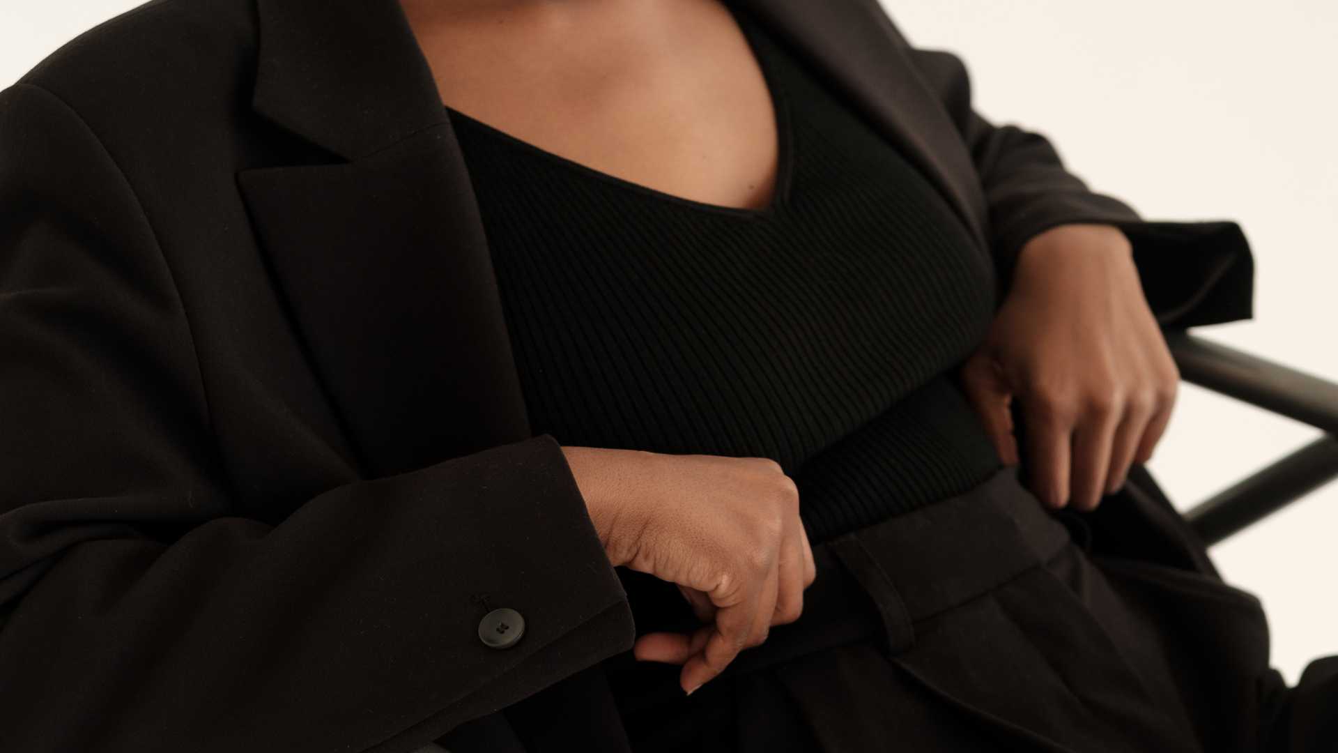 Tenue noire pour femme