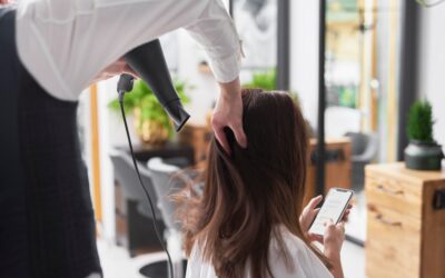 La chute de cheveux chez les femmes : quelles solutions médicales existent ?